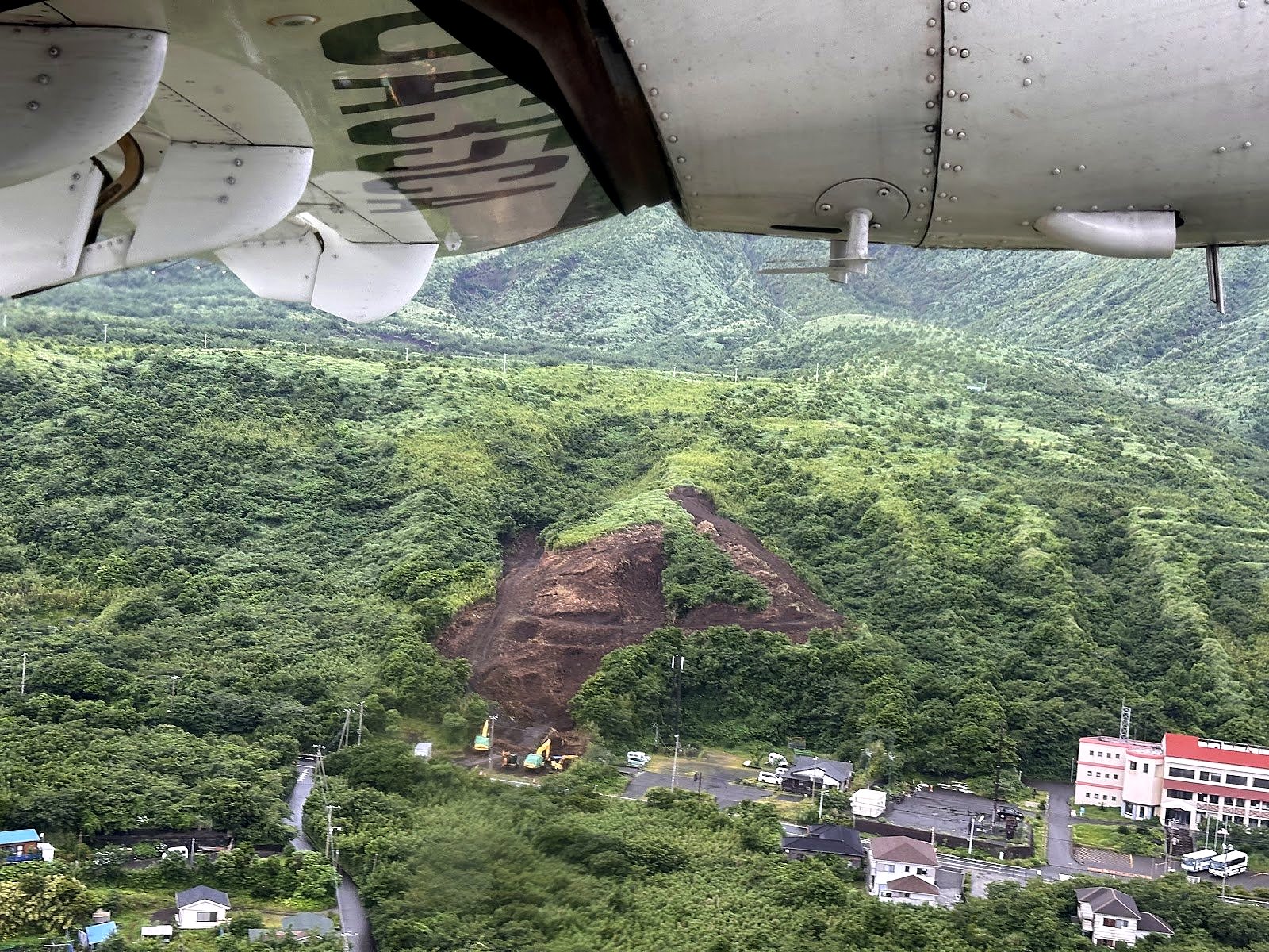 斜面の造成を上空から確認